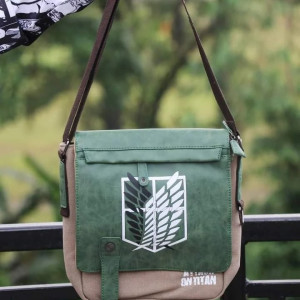 Bolso de attack on titan, shingeki no kyojin, anime